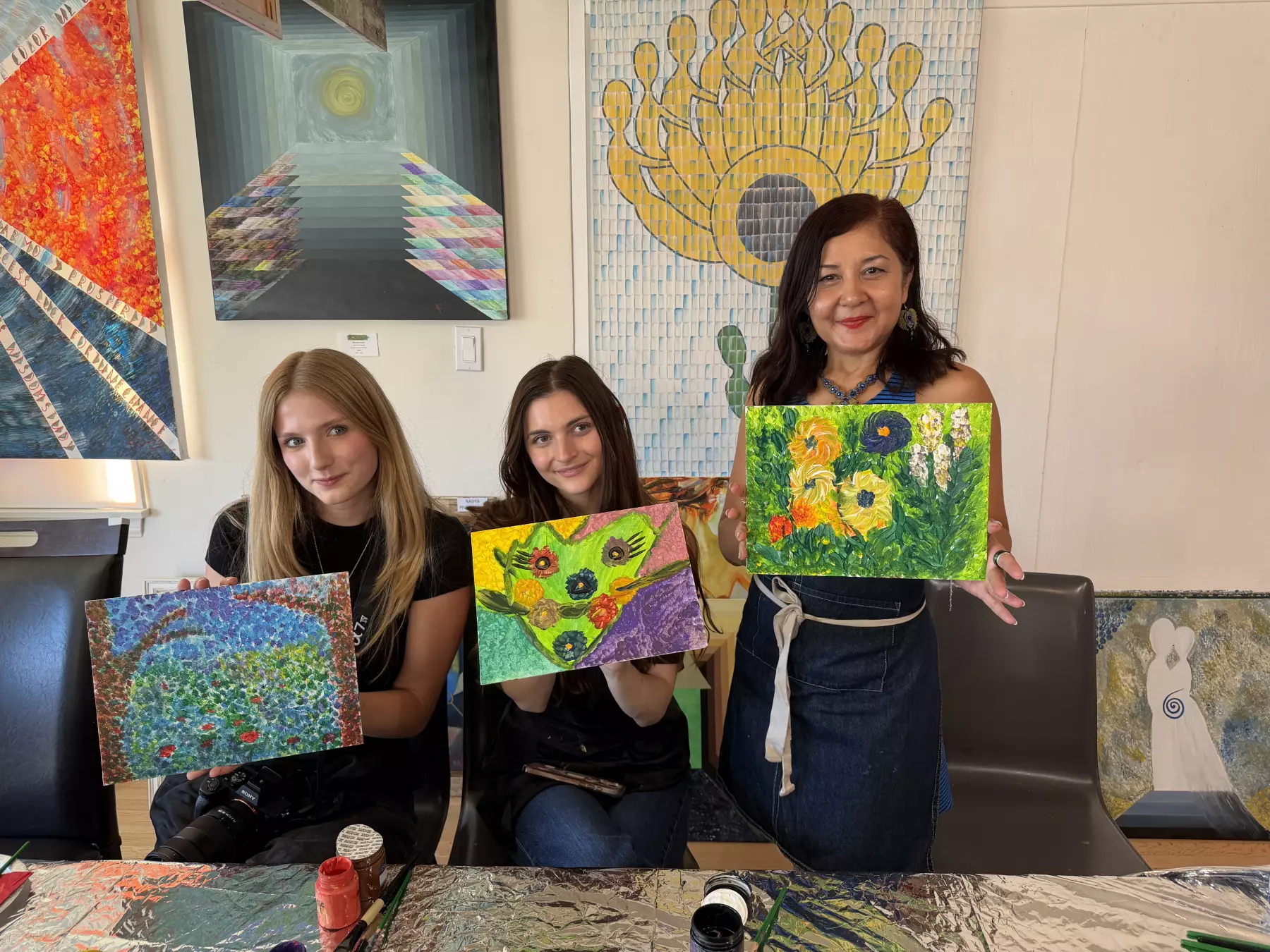 Paint and Sip at AZZIART GALLERY LA INTERNATIONAL. Special price. Things to do in Los Angeles. Date Ideas.